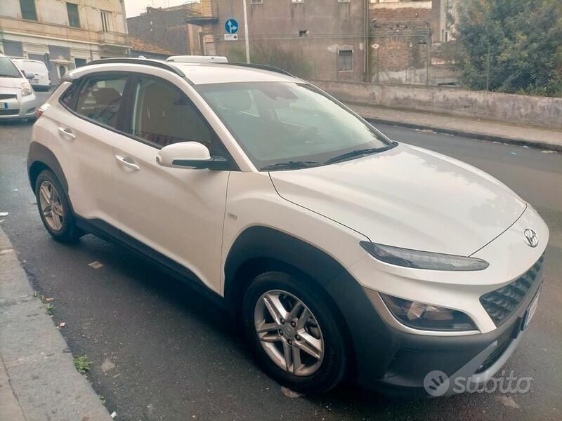 Bianco Usata 2021 Hyundai Kona SUV | 17.000 € (Cara) - Immagine 1/4