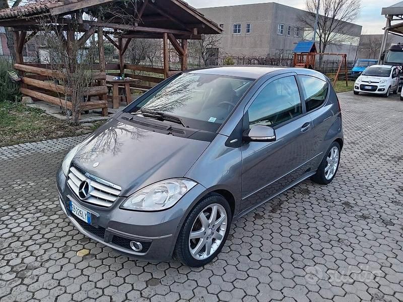 Grigio Usata 2010 Mercedes A180 Edition Coupé | 3300 € (Buon prezzo) - Immagine 1/4