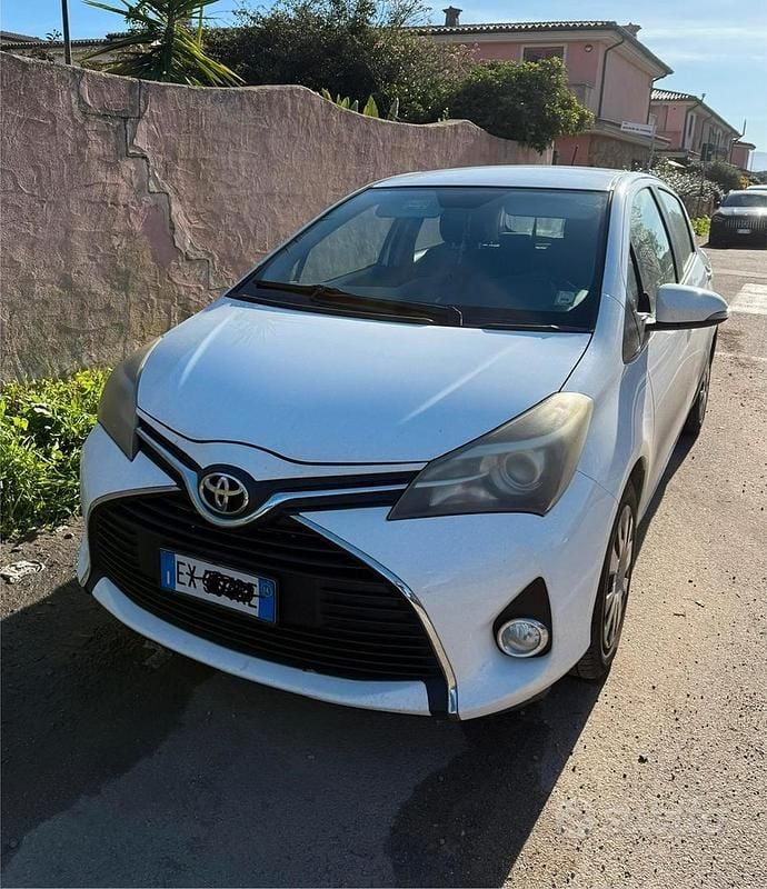 Bianco Usata 2014 Toyota Yaris Due volumi | 5000 € - Immagine 1/4