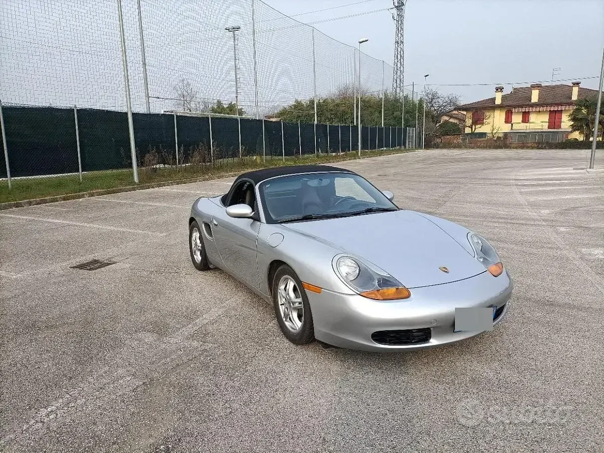 Usata Porsche Boxster 220 CV (161 kW) 2000 Grigio Cabrio