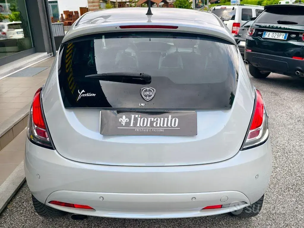 Usata Lancia Ypsilon 69 CV (50 kW) 2017 Grigio Utilitaria