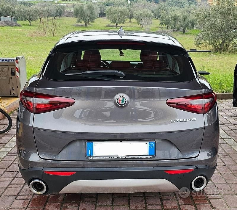 Usata Alfa Romeo Stelvio 190 CV (139 kW) 2020 Grigio SUV