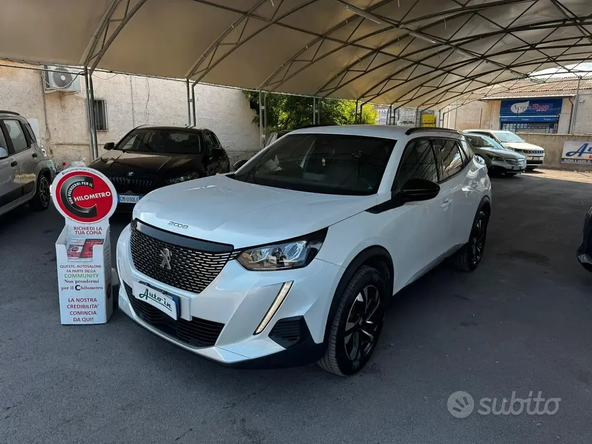 Usata Peugeot 2008 Allure 131 CV (96 kW) 2022 Bianco SUV