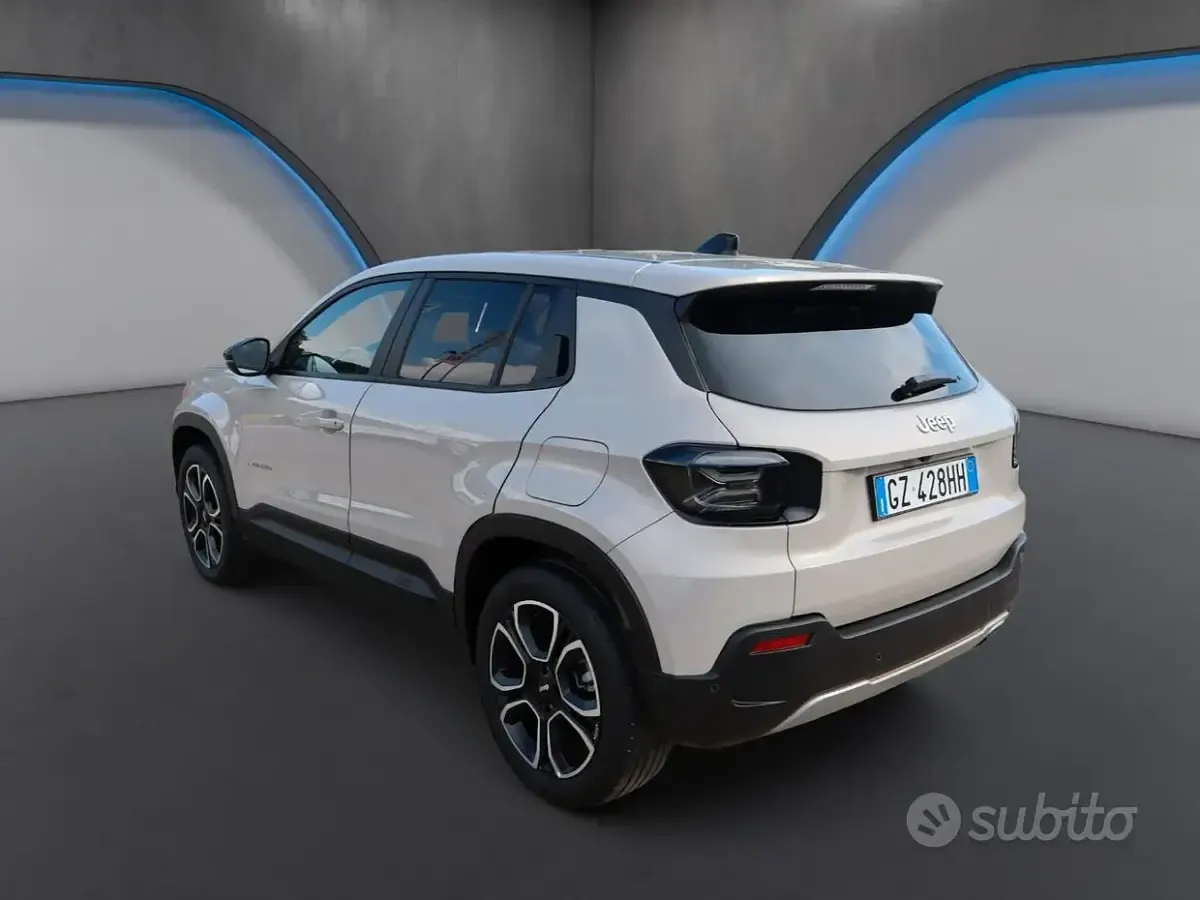 Usata Jeep Avenger Summit 101 CV (74 kW) 2025 Beige SUV