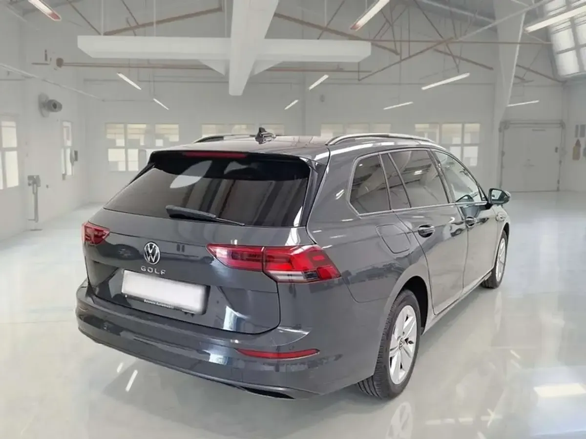 Usata VW Golf VIII Life 116 CV (85 kW) 2022 Grigio Station wagon
