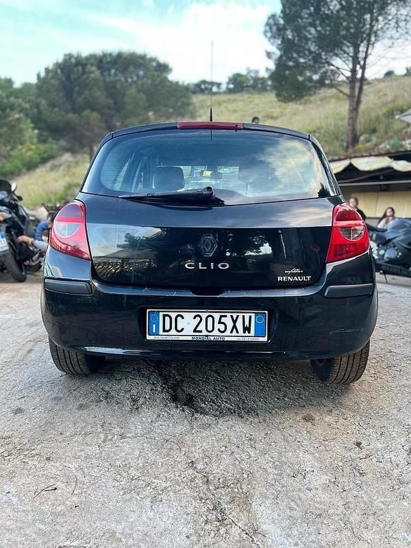 Usata Renault Clio II 85 CV (62 kW) 2006 Nero Berlina