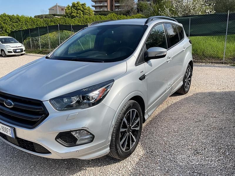 Usata Ford Kuga ST-Line 120 CV (88 kW) 2017 Grigio SUV