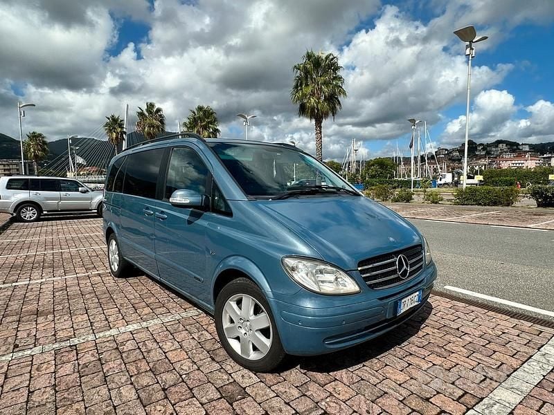 Usata Mercedes Viano 2008 Blu Monovolume
