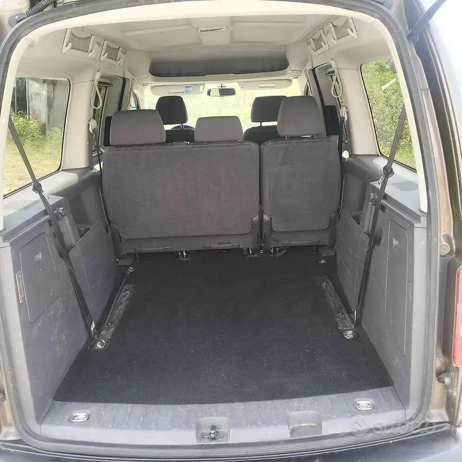 Usata VW Caddy Maxi 102 CV (75 kW) 2010 Marrone Monovolume