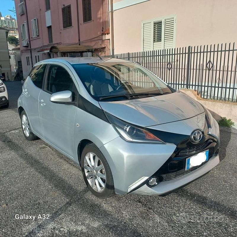 Usata Toyota Aygo Cool 69 CV (50 kW) 2015 Grigio Utilitaria