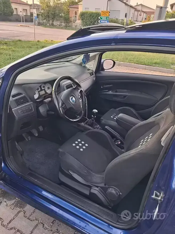Usata Fiat Grande Punto Sport 131 CV (96 kW) 2006 Blu Utilitaria