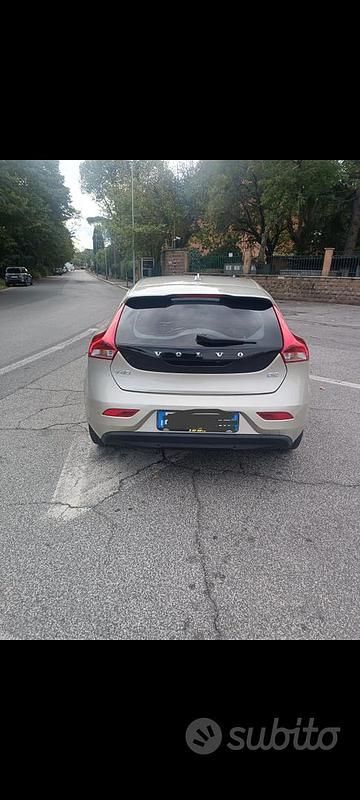 Usata Volvo V40 120 CV (88 kW) 2018 Station wagon