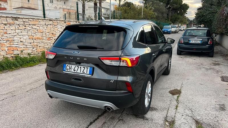 Usata Ford Kuga Business Edition 120 CV (88 kW) 2022 Grigio SUV