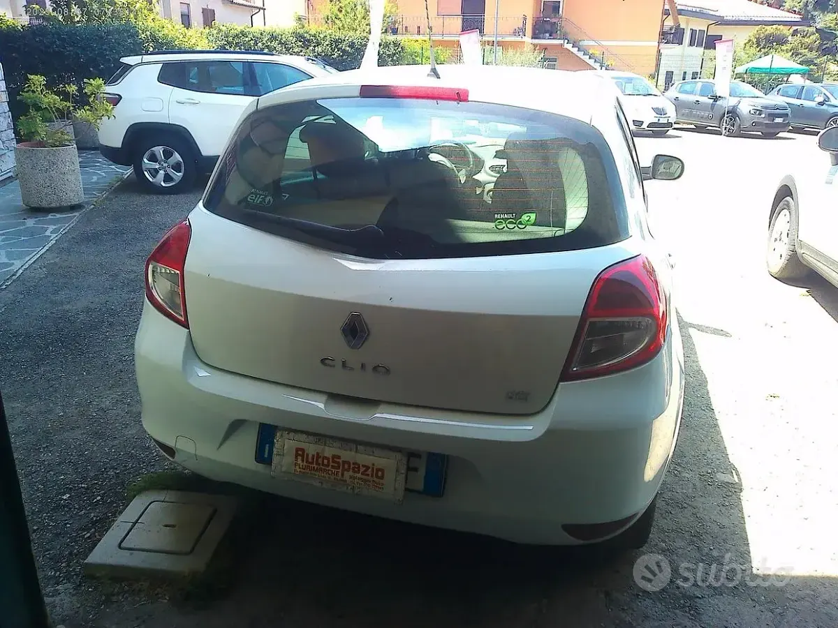 Usata Renault Clio IV Dynamique 75 CV (55 kW) 2012 Bianco Berlina
