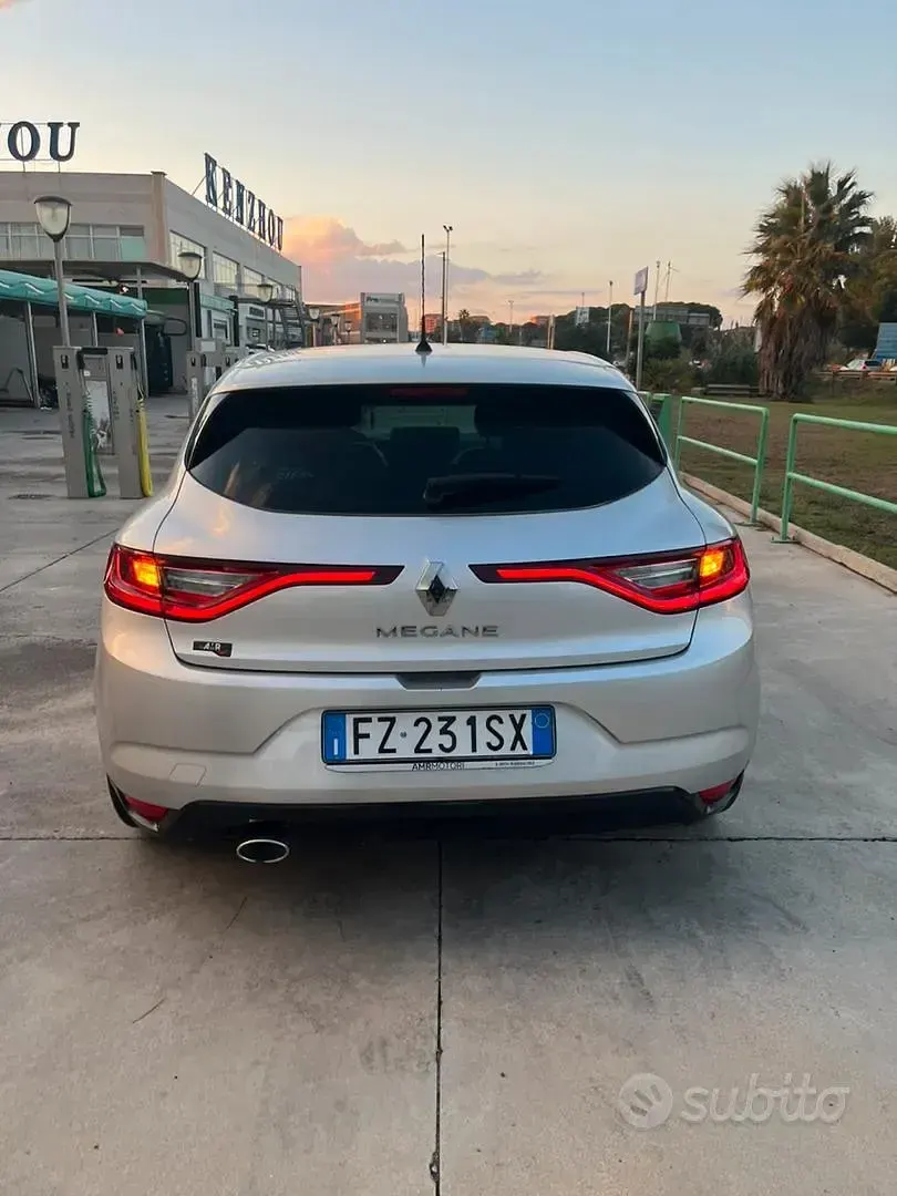 Usata Renault Mégane IV 116 CV (85 kW) 2020 Grigio Berlina