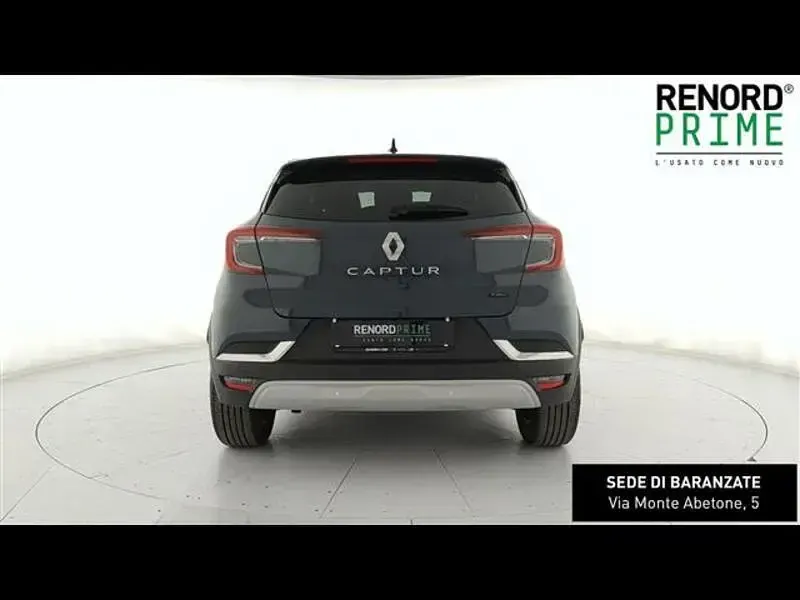 Usata Renault Captur Techno 145 CV (106 kW) 2023 Blu scuro SUV