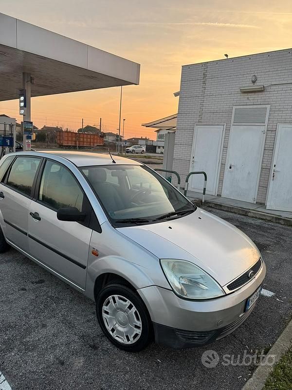 Usata Ford Fiesta 2003 Grigio Utilitaria