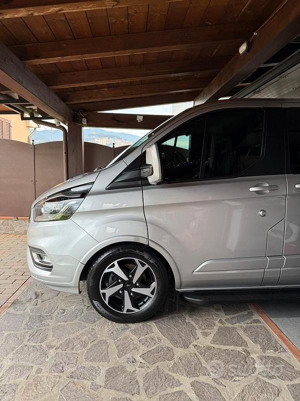 Usata Ford Tourneo Titanium 185 CV (136 kW) 2021 Grigio Monovolume