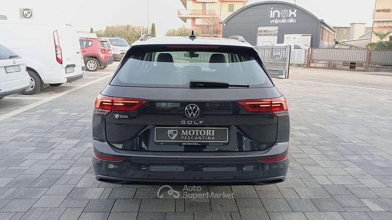Usata VW Golf VIII Life 116 CV (85 kW) 2022 Grigio Station wagon