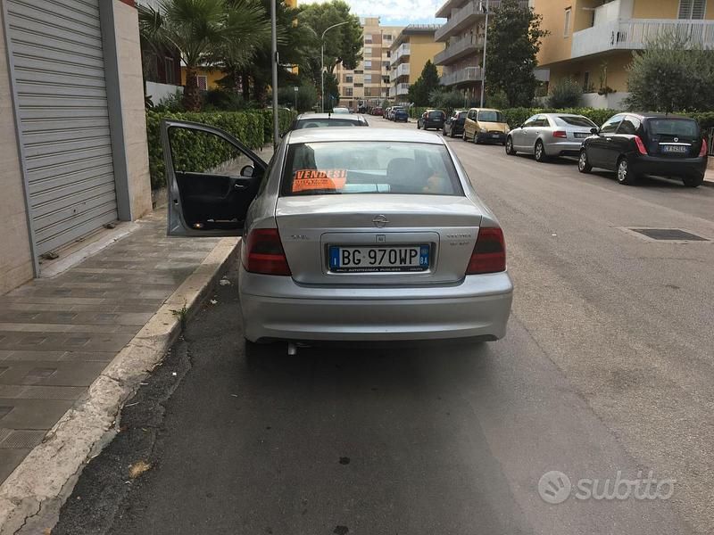 Usata Opel Vectra 101 CV (74 kW) 2000 Grigio Berlina