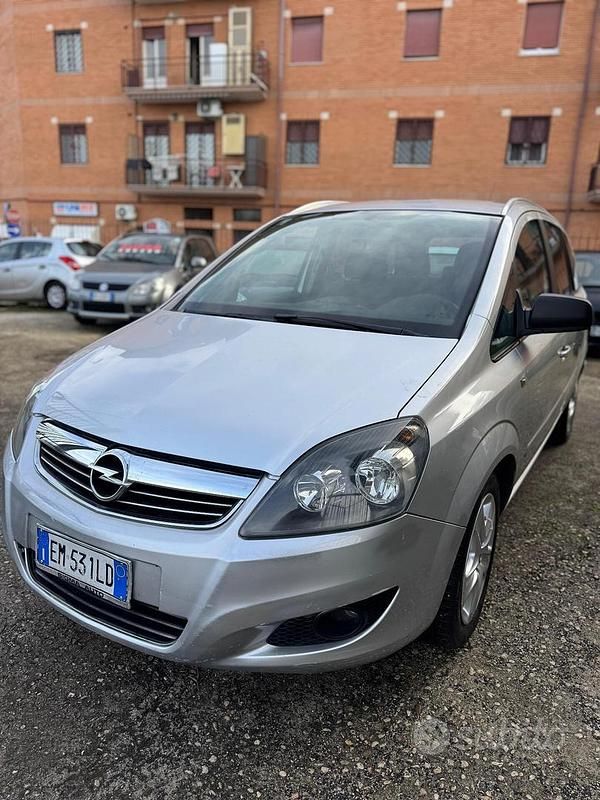 Grigio Usata 2012 Opel Zafira Monovolume | 3300 € (Super prezzo) - Immagine 1/4