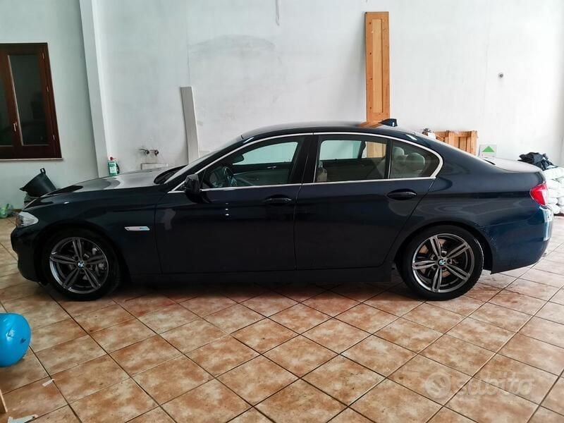 Usata BMW 530 Comfort Edition 258 CV (189 kW) 2011 Blu Berlina