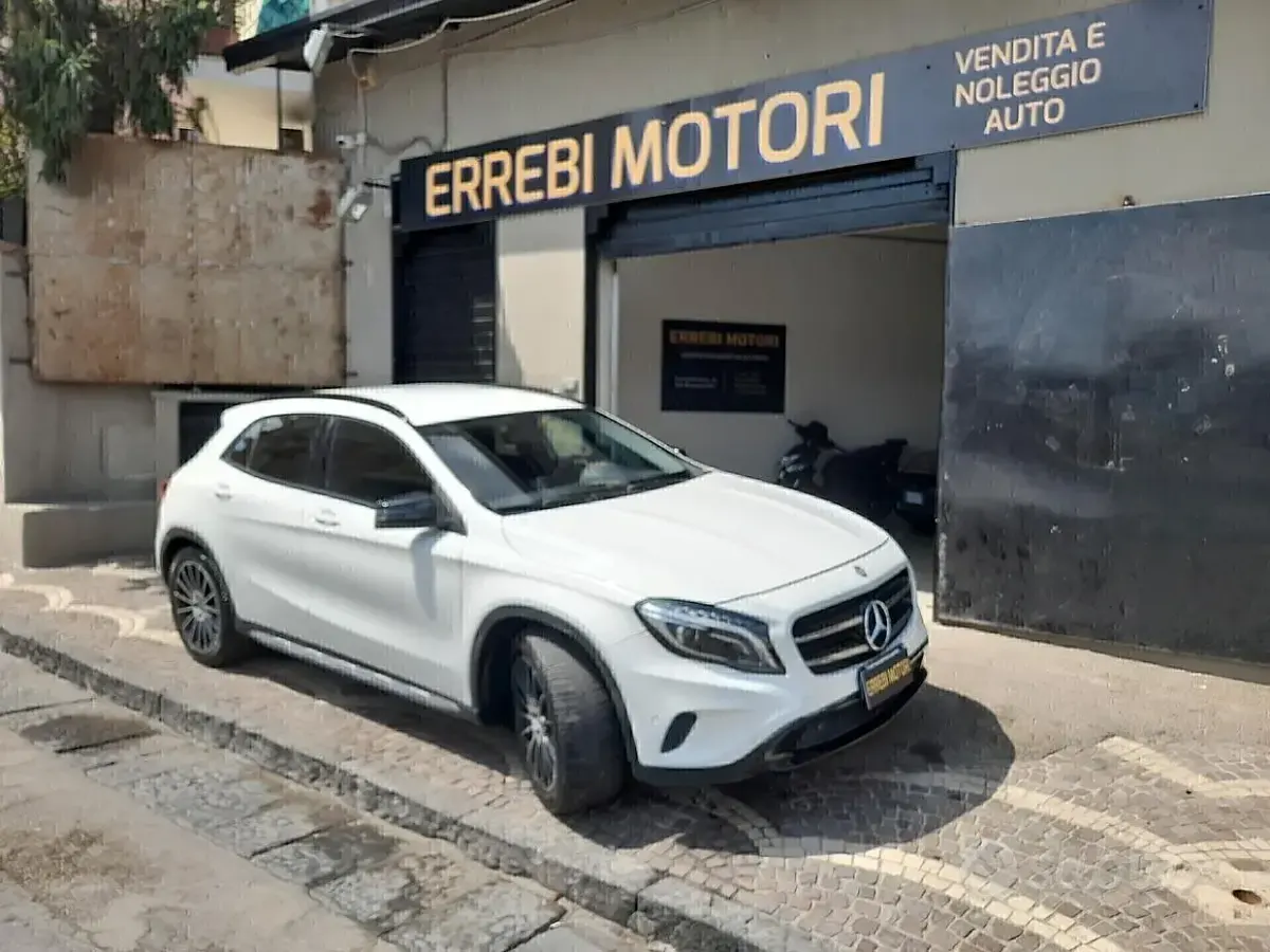 Usata Mercedes GLA180 Premium 109 CV (80 kW) 2015 Bianco SUV