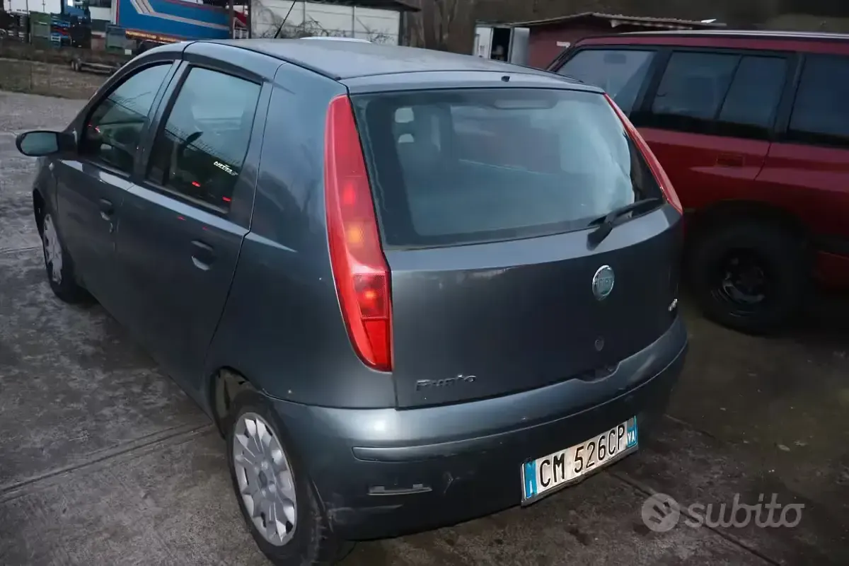 Usata Fiat Punto 69 CV (50 kW) 2004 Grigio Utilitaria
