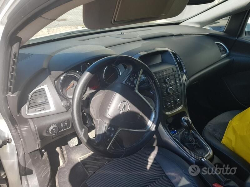 Gebraucht Opel Astra 140 PS (102 kW) 2013 Weiß Kombi