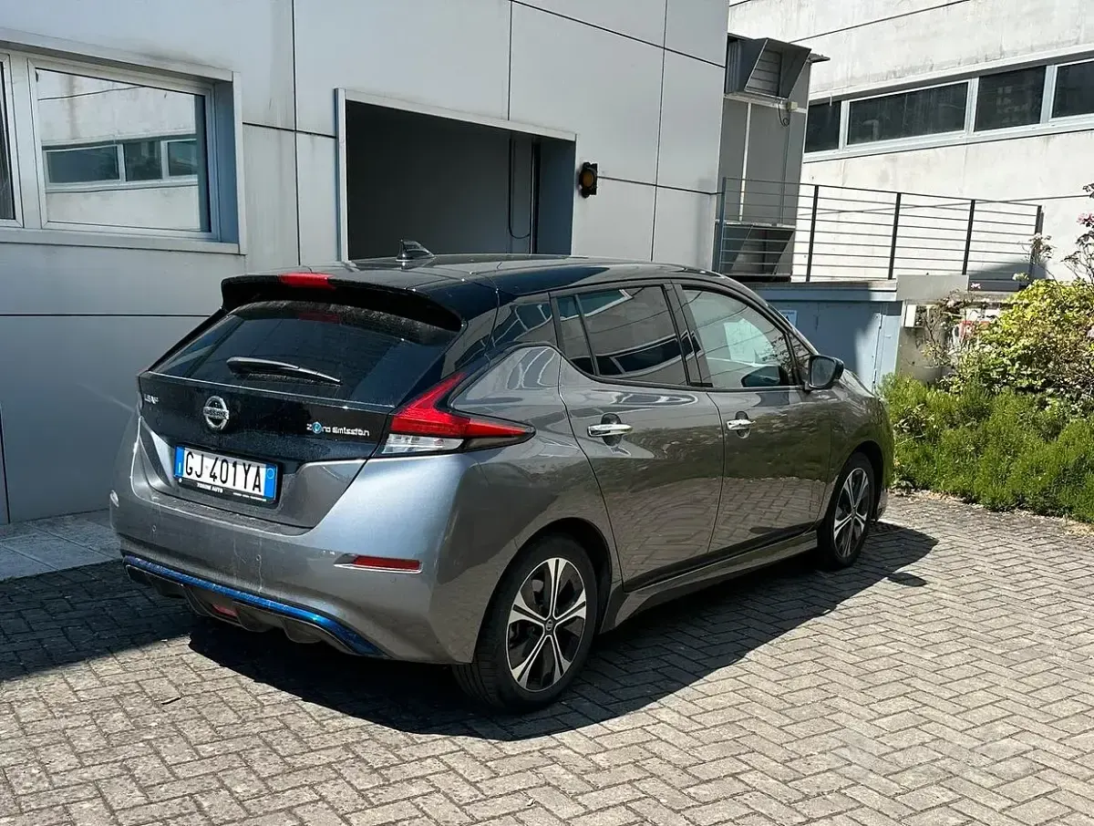 Usata Nissan Leaf N-Connecta 89 kW (122 CV) 2022 Grigio Utilitaria