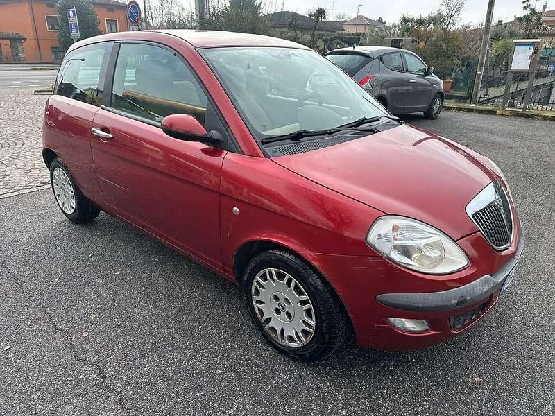 Usata Lancia Ypsilon 60 CV (44 kW) 2004 Rosso Utilitaria