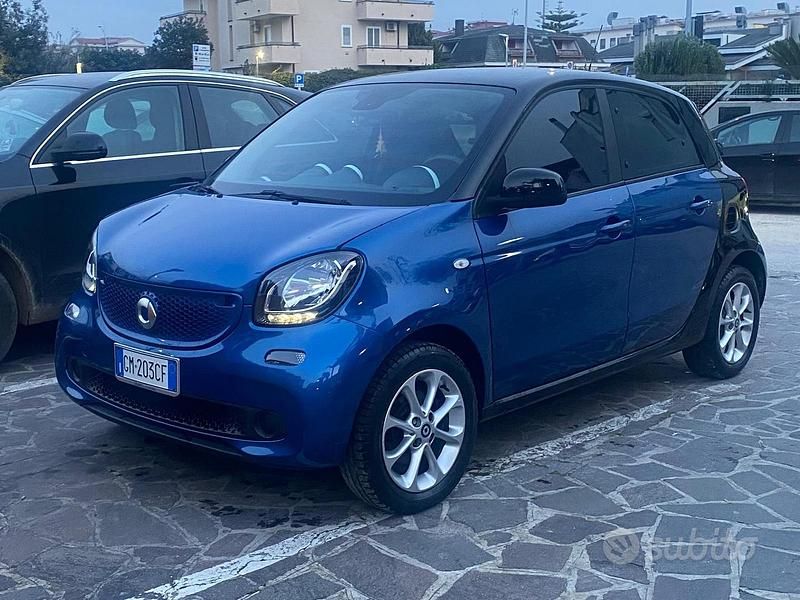 Usata Smart ForFour Passion 71 CV (52 kW) 2016 Blu/azzurro Utilitaria