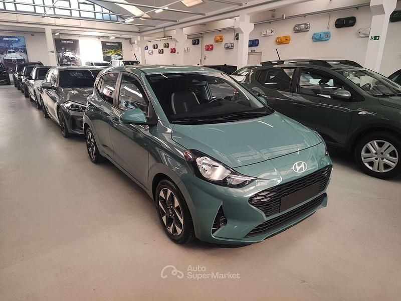 Usata Hyundai i10 63 CV (46 kW) 2025 Mangrove green Utilitaria