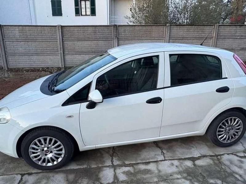 Usata 2011 Fiat Grande Punto Utilitaria | 1500 € (Super prezzo) - Immagine 1/4