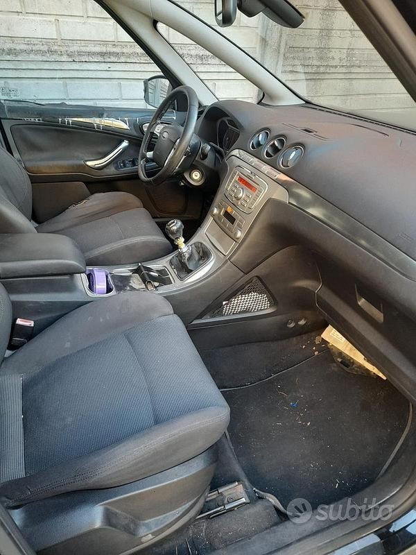 Begagnad Ford S-MAX 140 HK (102 kW) 2007 Svart Minibuss