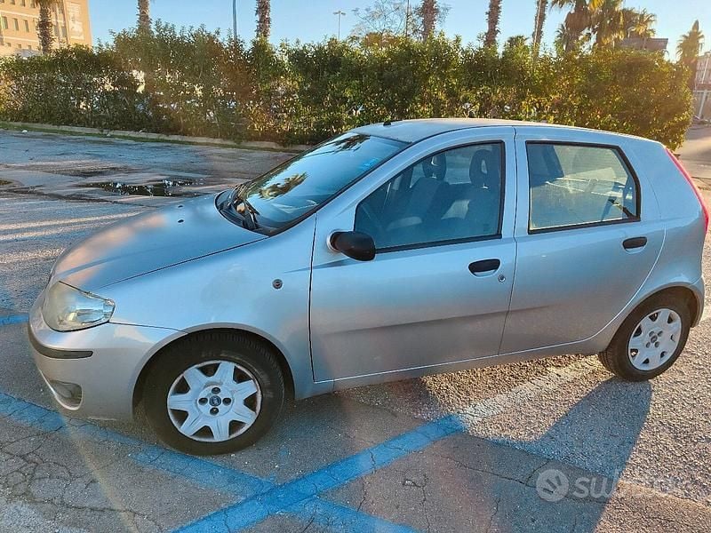 Usata 2005 Fiat Punto Due volumi | 2000 € (Buon prezzo) - Immagine 1/4