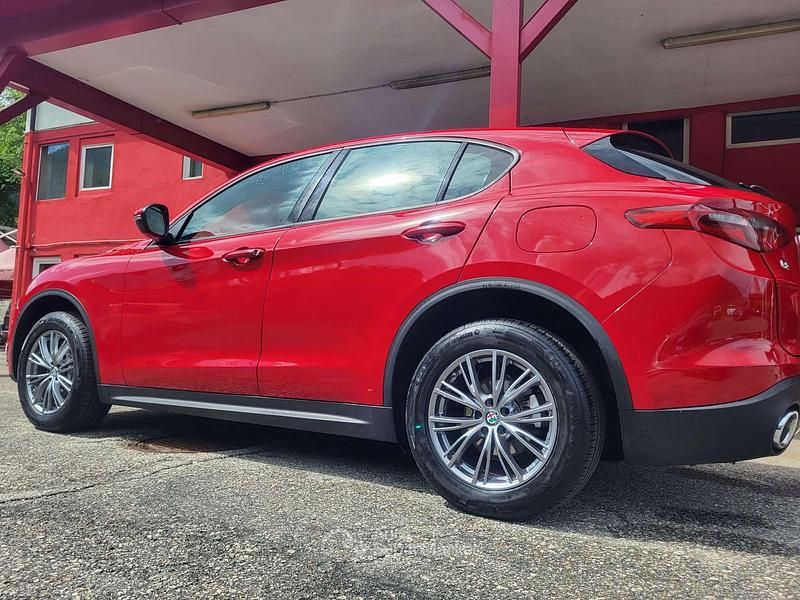 Usata Alfa Romeo Stelvio Business 209 CV (153 kW) 2017 Rosso SUV