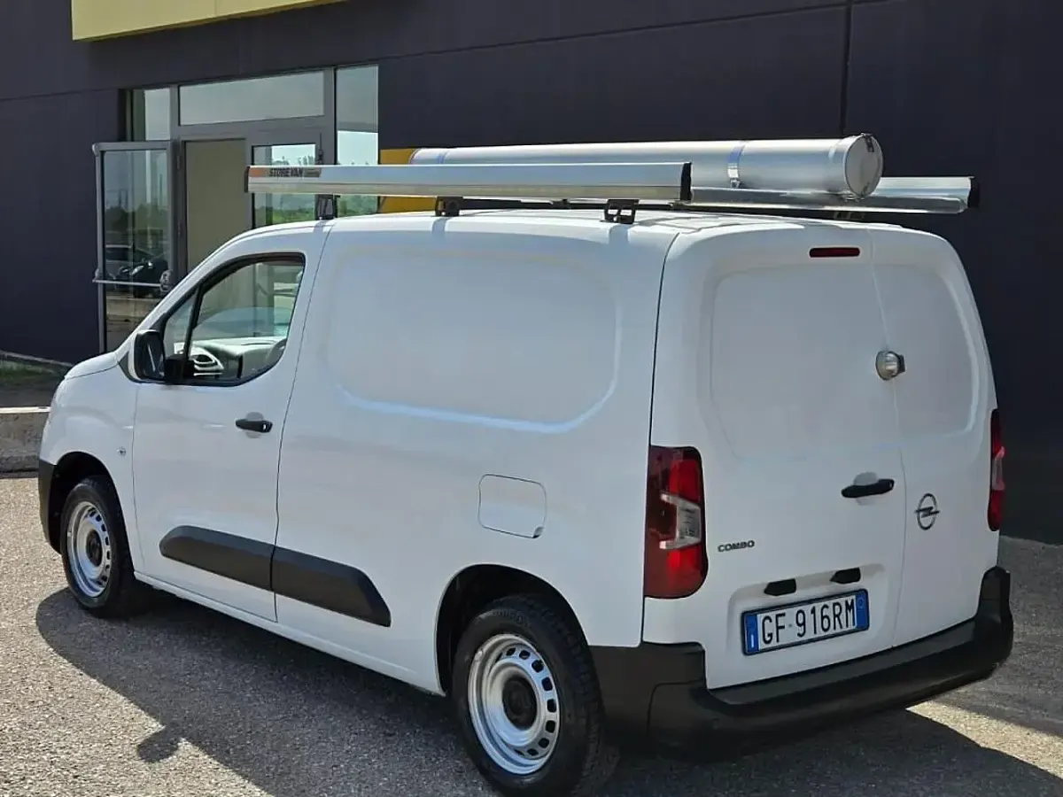 Usata Opel Combo Edition 101 CV (74 kW) 2021 Bianco Monovolume