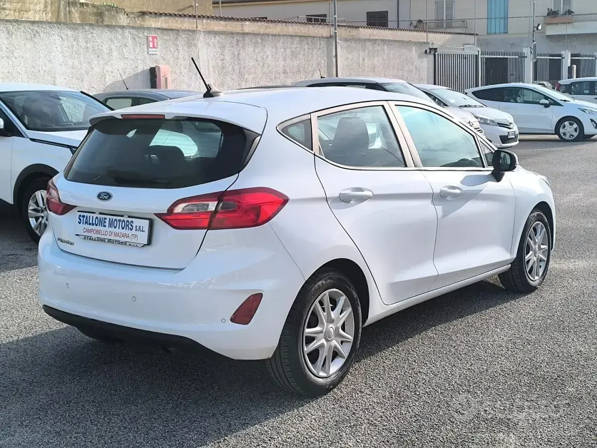 Usata Ford Fiesta 86 CV (63 kW) 2020 Bianco Berlina