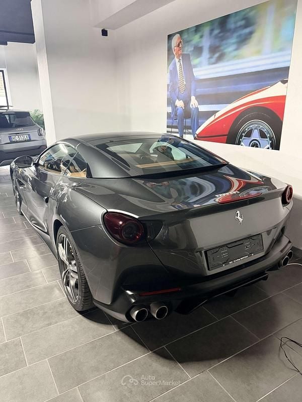 Usata Ferrari Portofino 600 CV (441 kW) 2020 Grigio Cabrio