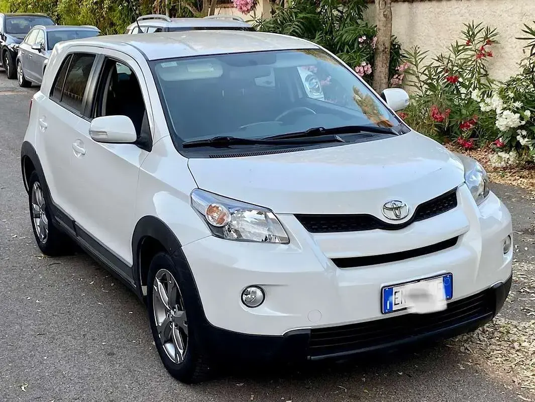 Usata Toyota Urban Cruiser Lounge 90 CV (66 kW) 2014 Bianco Utilitaria