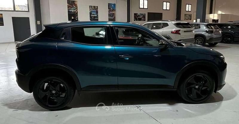 Nuova Alfa Romeo Junior 136 CV (100 kW) 2026 Blu SUV