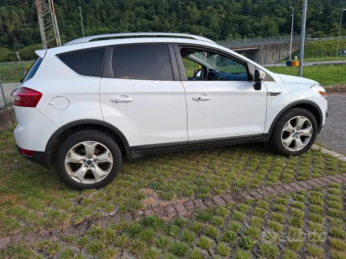 Usata Ford Kuga Titanium 136 CV (100 kW) 2009 Bianco SUV