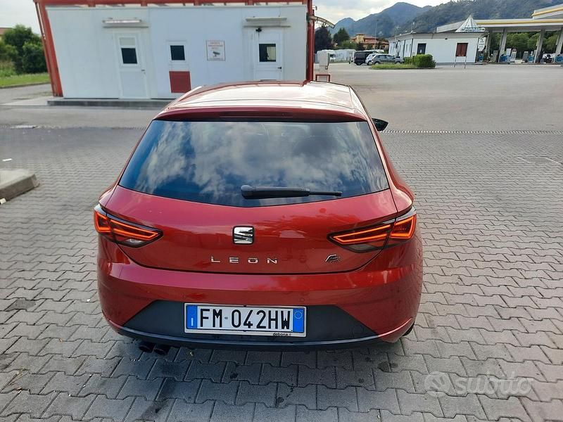 Usata Seat Leon FR 150 CV (110 kW) 2017 Rosso Utilitaria
