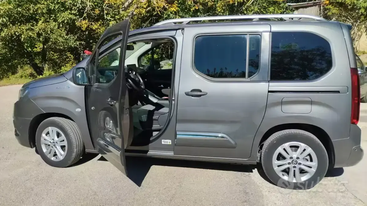 Usata Toyota Proace Verso City 61 kW (84 CV) 2023 Grigio Station wagon