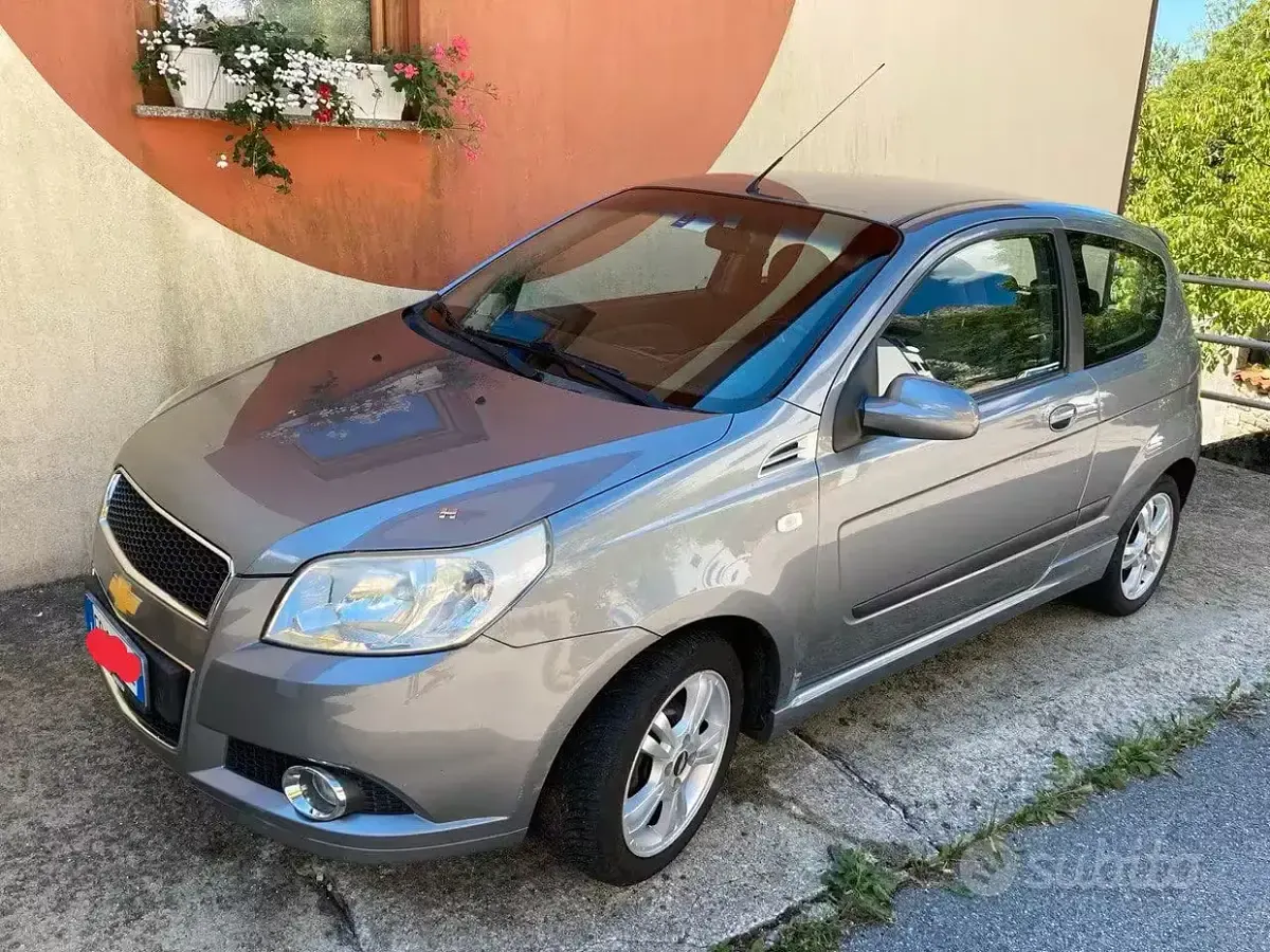 Usata Chevrolet Aveo 84 CV (61 kW) 2011 Grigio Berlina