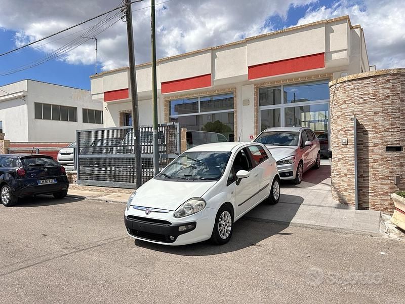 Bianco Usata 2011 Fiat Punto Evo Emotion Due volumi | 5800 € (Cara) - Immagine 1/4