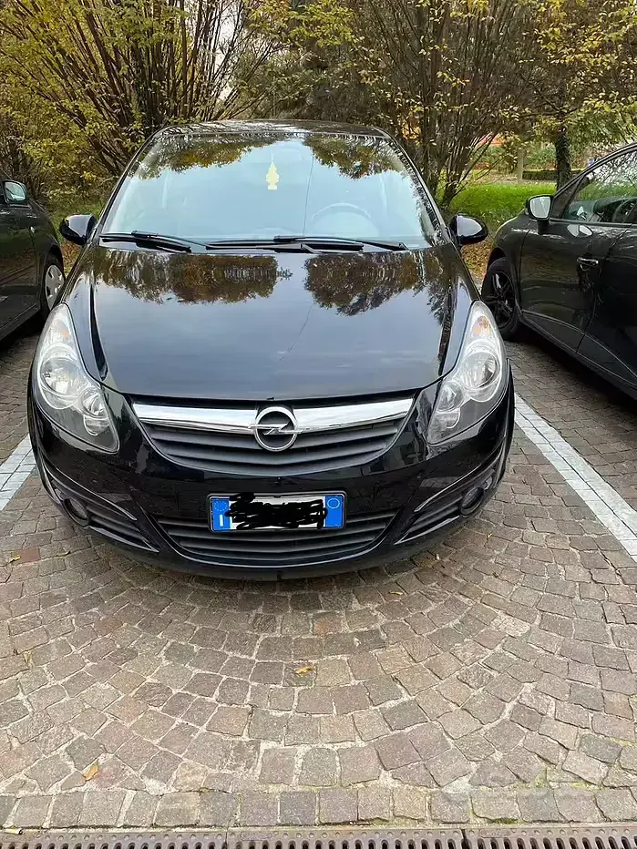 Usata Opel Corsa 85 CV (62 kW) 2010 Nero Utilitaria