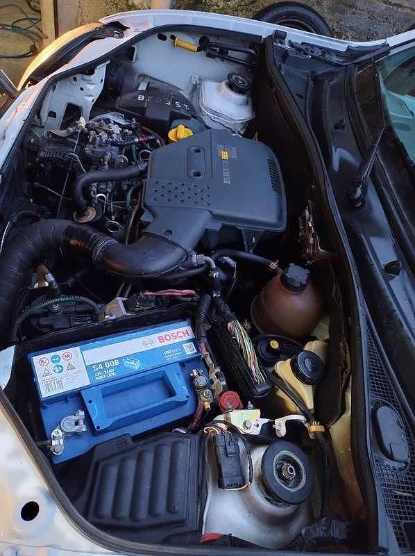 Usata Renault Kangoo Authentique 64 CV (47 kW) 2002 Monovolume