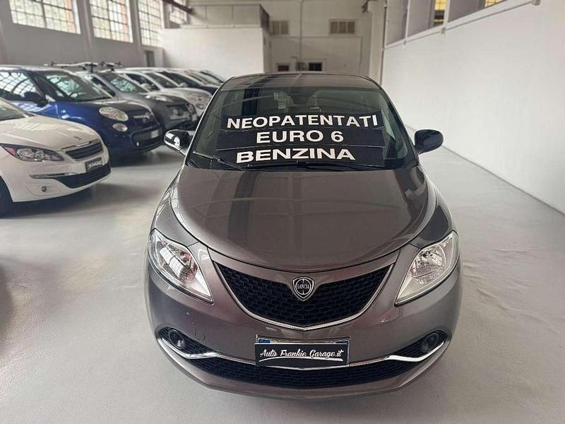 Usata Lancia Ypsilon Platinum 69 CV (50 kW) 2018 Nero Utilitaria